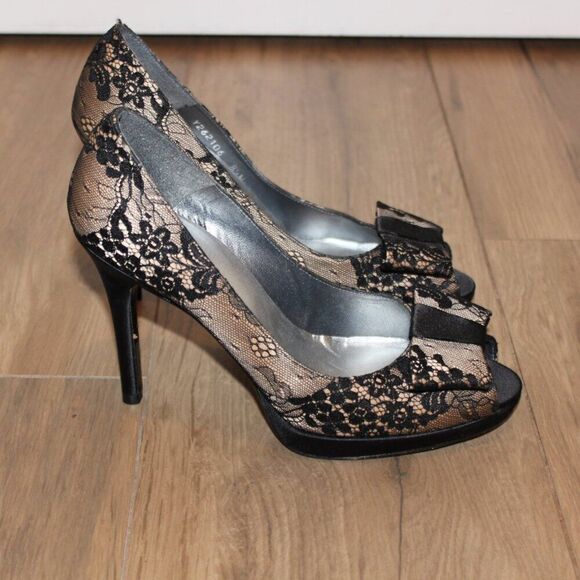 Stuart Weitzman Black & Brown Lace Peep Toe Pumps Heels Women's Size 8.5 - Picture 3 of 13